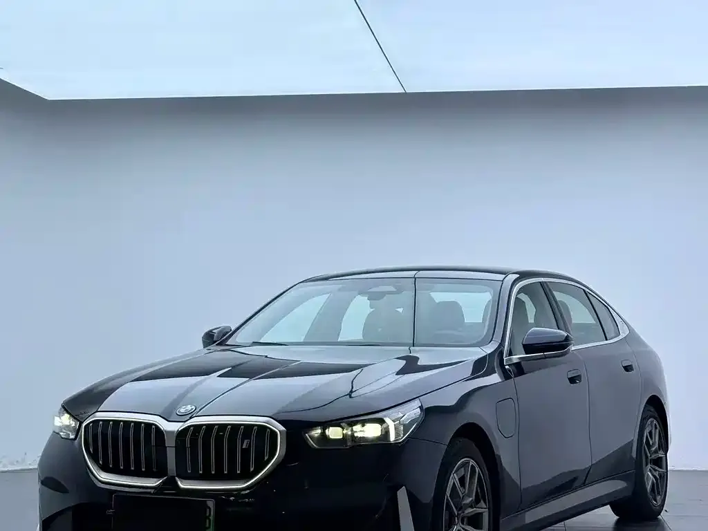 BMW i5 — фото 1