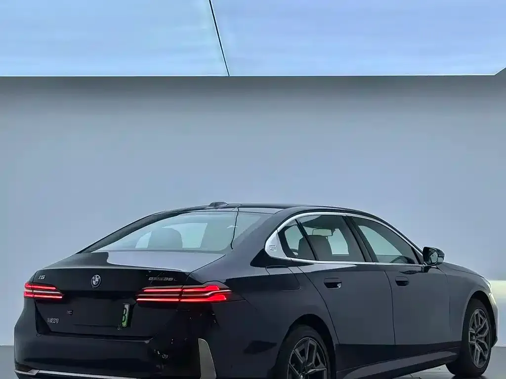 BMW i5 — фото 3