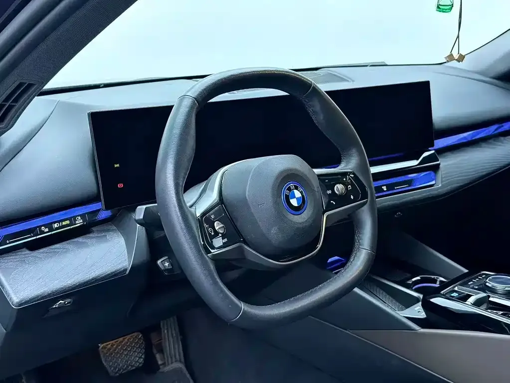 BMW i5 — фото 7