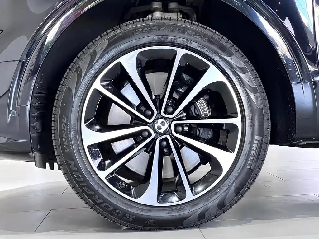 Bentley Bentayga 2021 из CN, фото 8