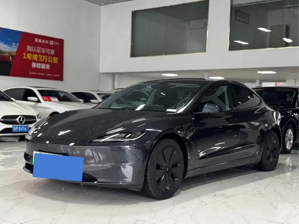 Tesla Model 3 — фото 1