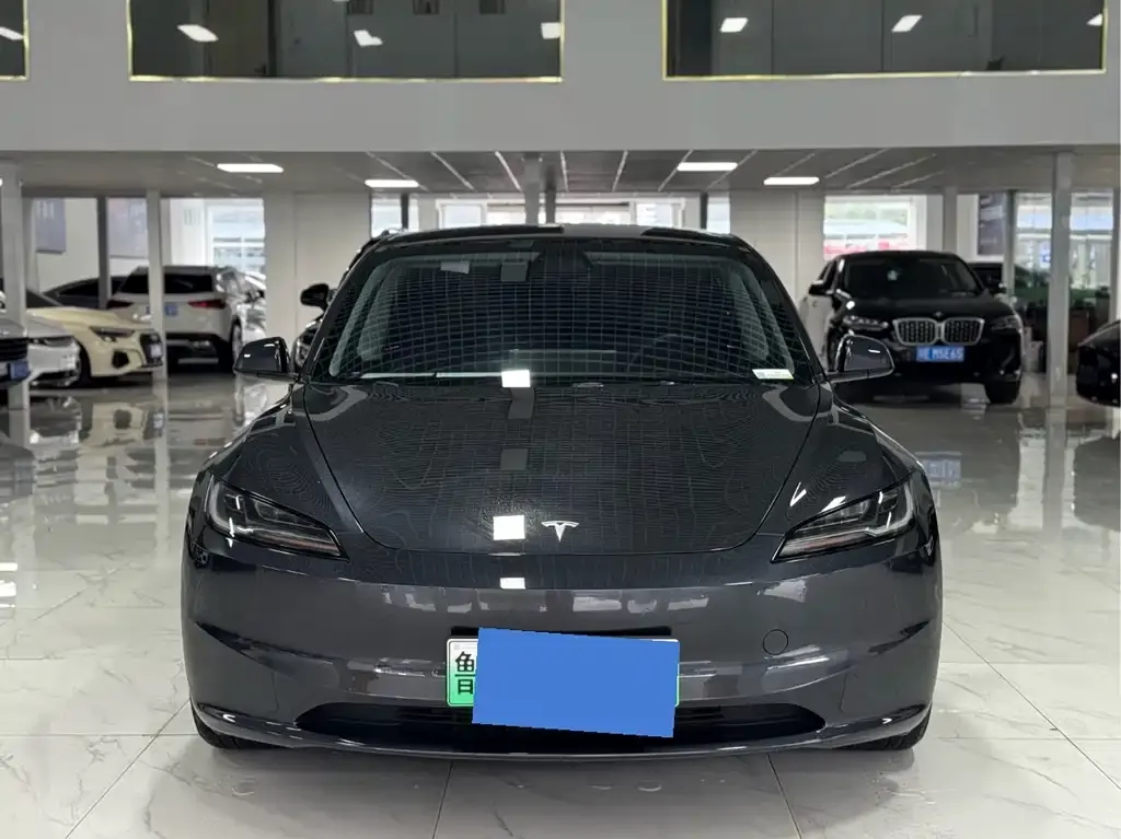 Tesla Model 3 — фото 4