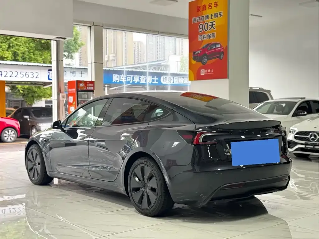 Tesla Model 3 — фото 10
