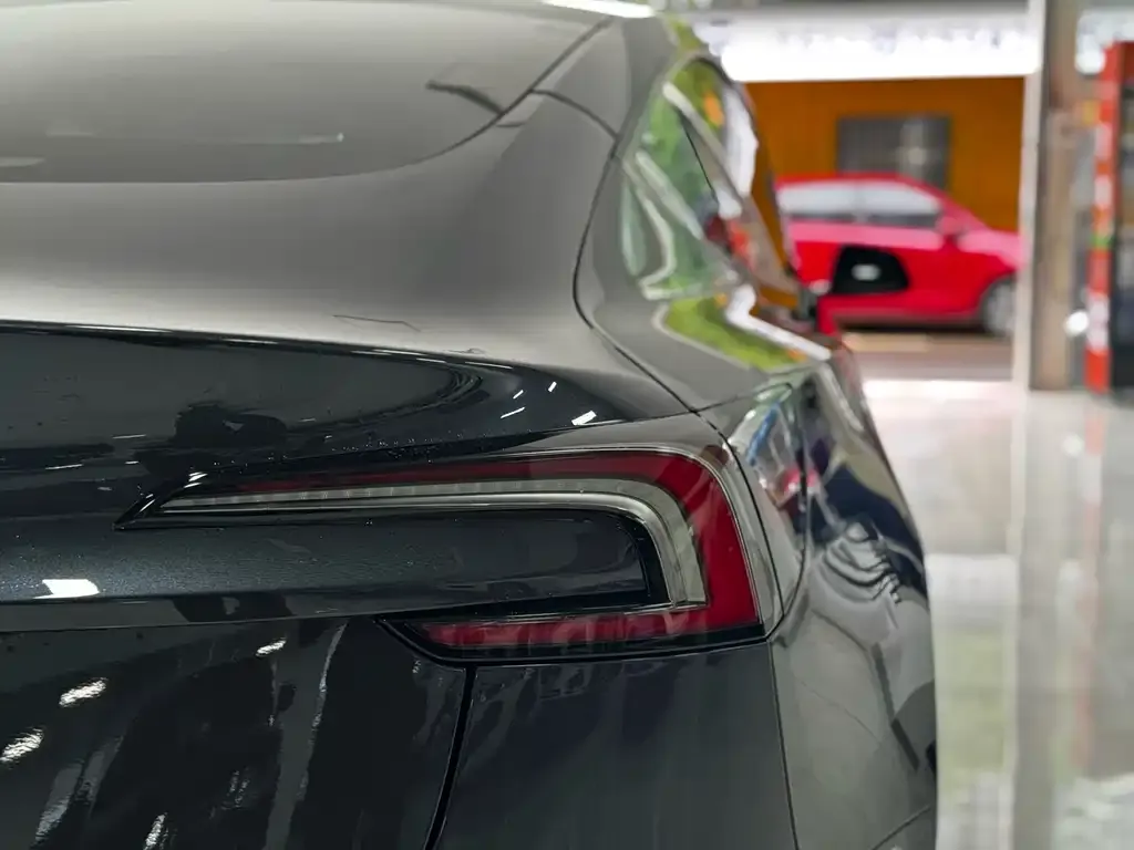 Tesla Model 3 — фото 3