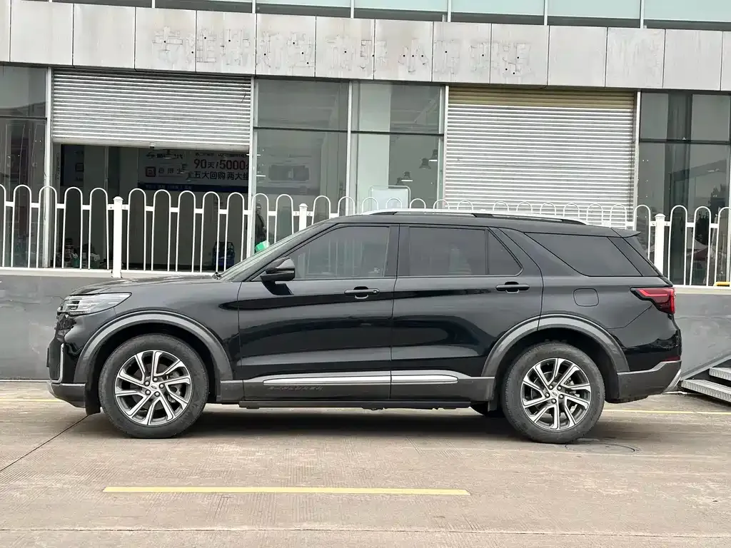 Ford Explorer 2023 из CN, фото 3