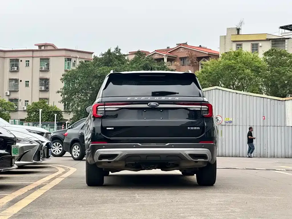 Ford Explorer 2023 из CN, фото 10