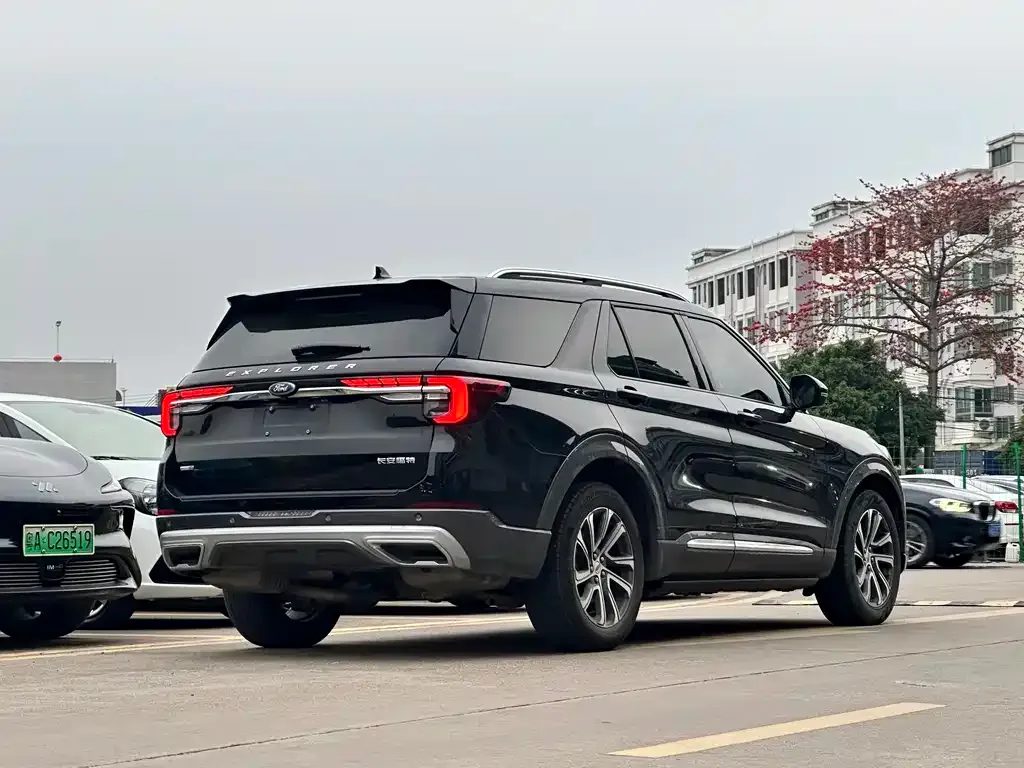 Ford Explorer 2023 из CN, фото 6
