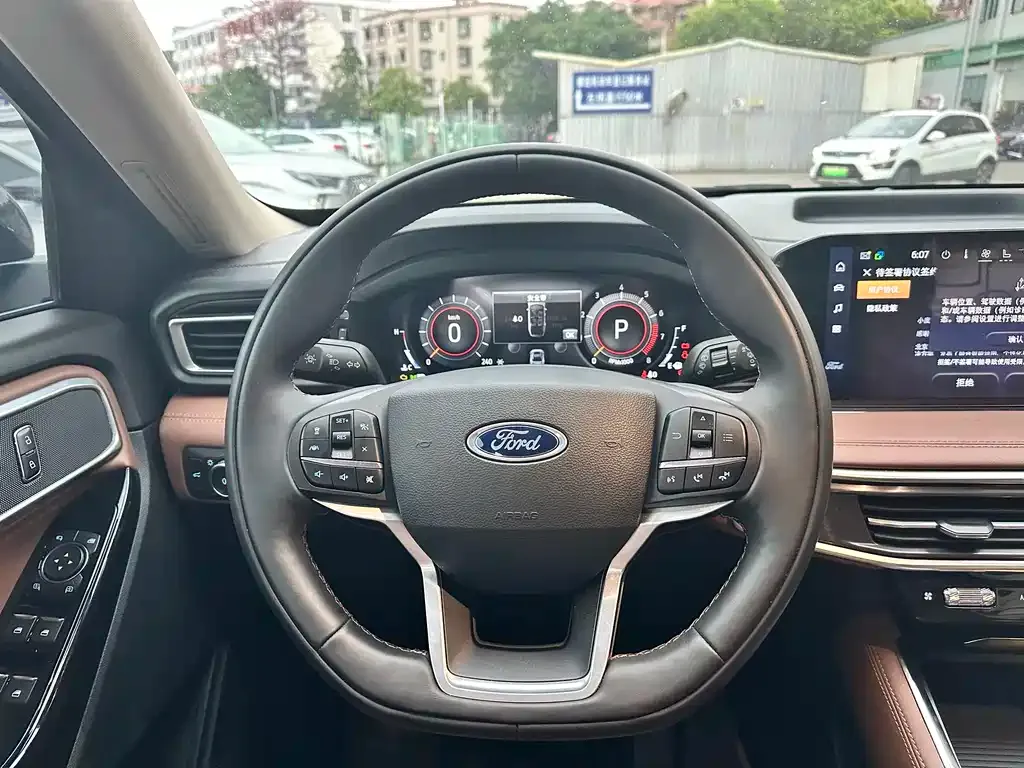 Ford Explorer 2023 из CN, фото 4