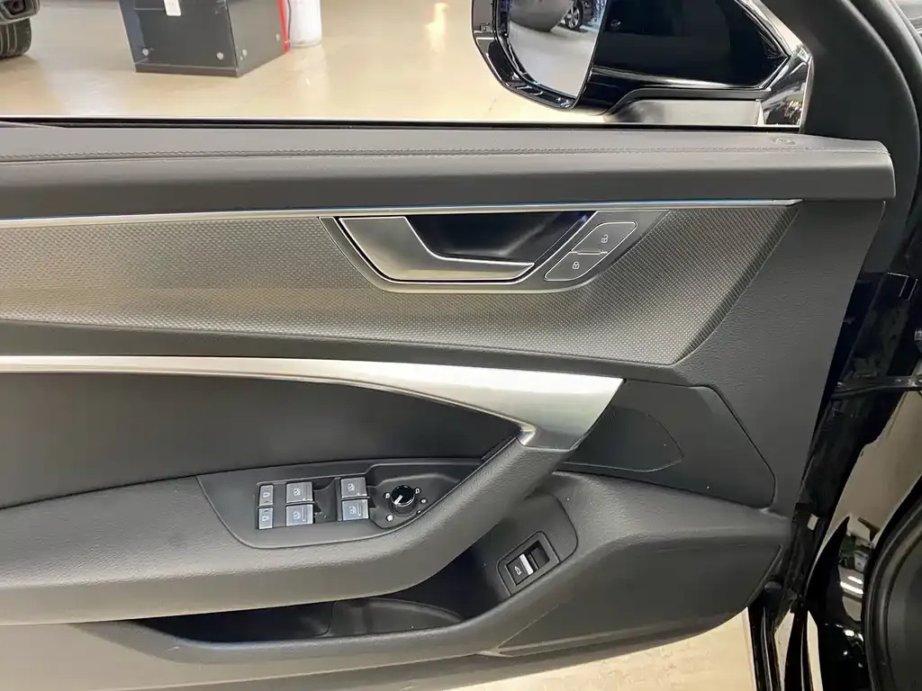 Audi A6L 2024 из CN, фото 5