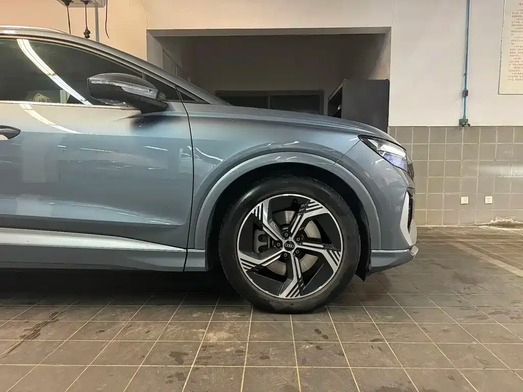 Audi Q4 e-tron — фото 9