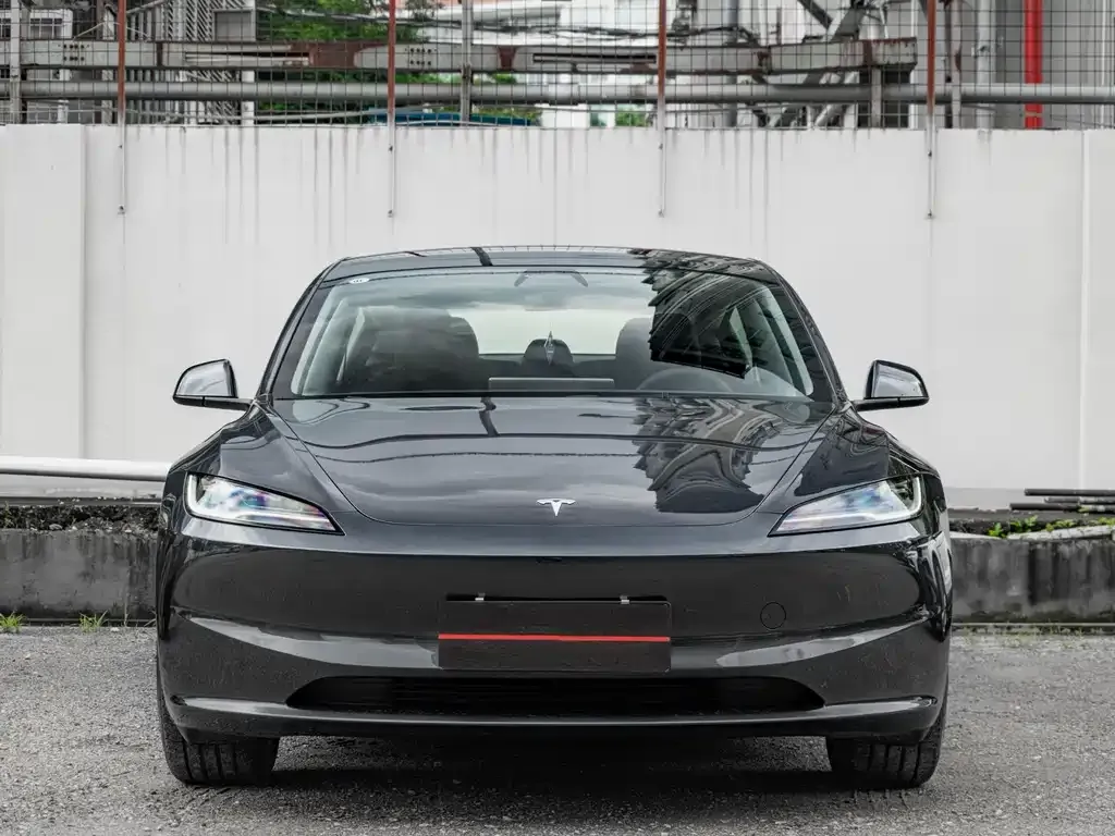 Tesla Model 3 — фото 8