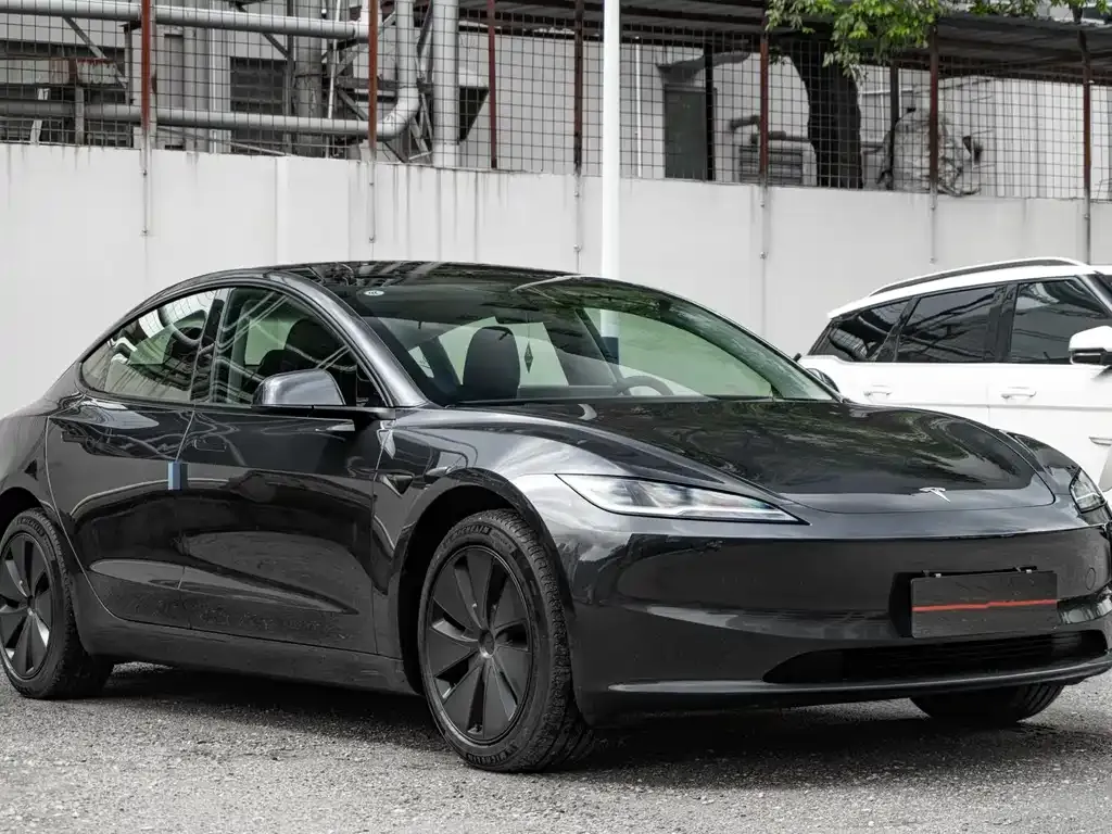 Tesla Model 3 — фото 2