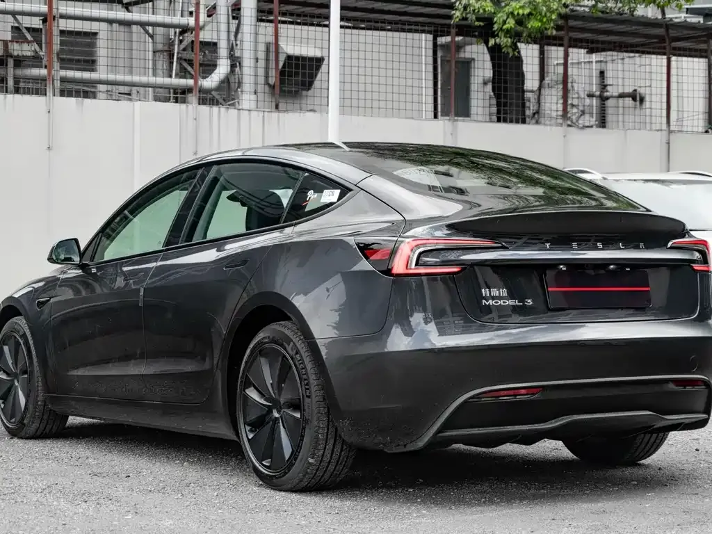 Tesla Model 3 — фото 6