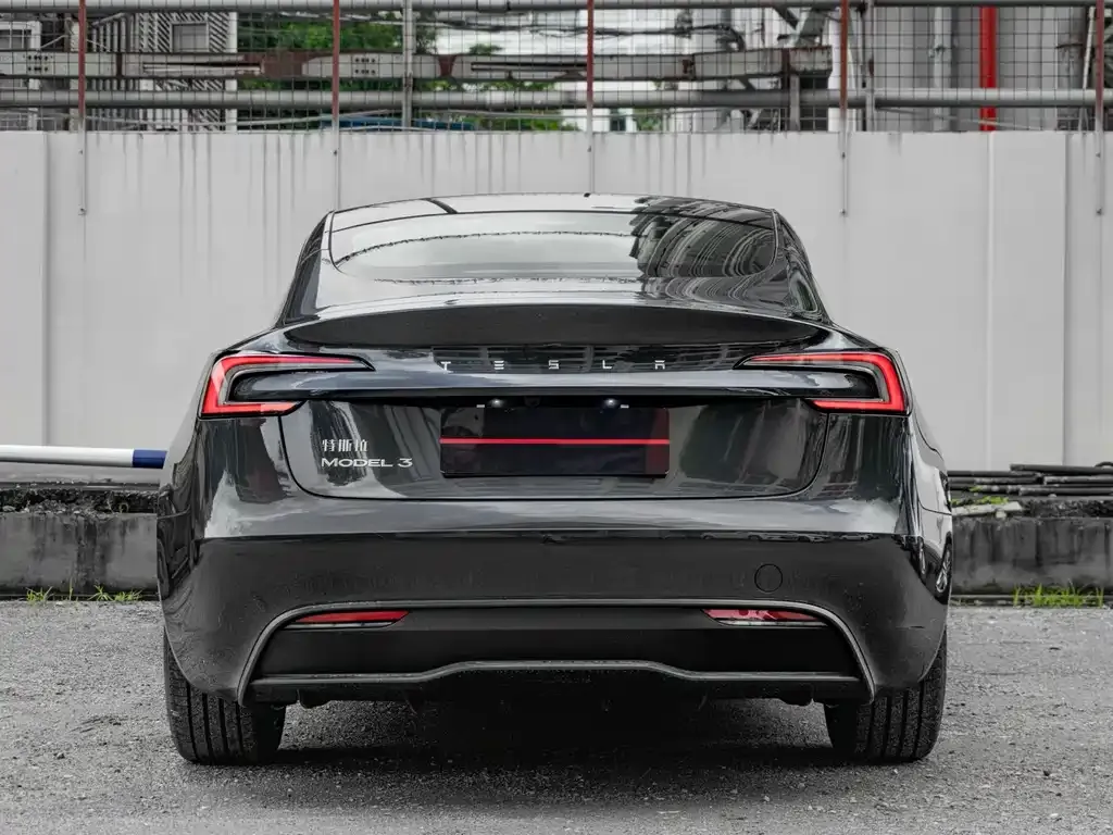 Tesla Model 3 — фото 7