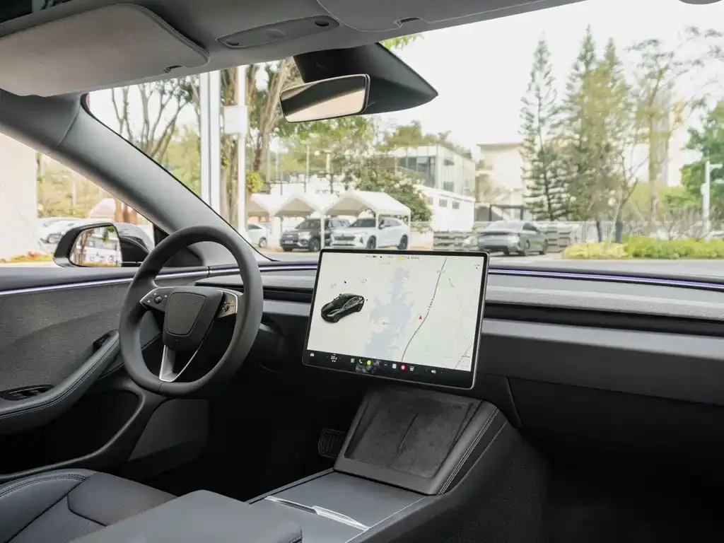 Tesla Model 3 — фото 4