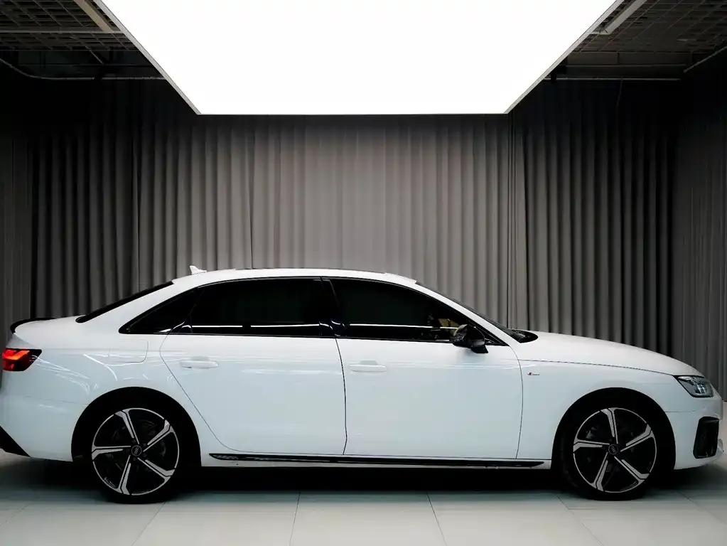 Audi A4L — фото 2