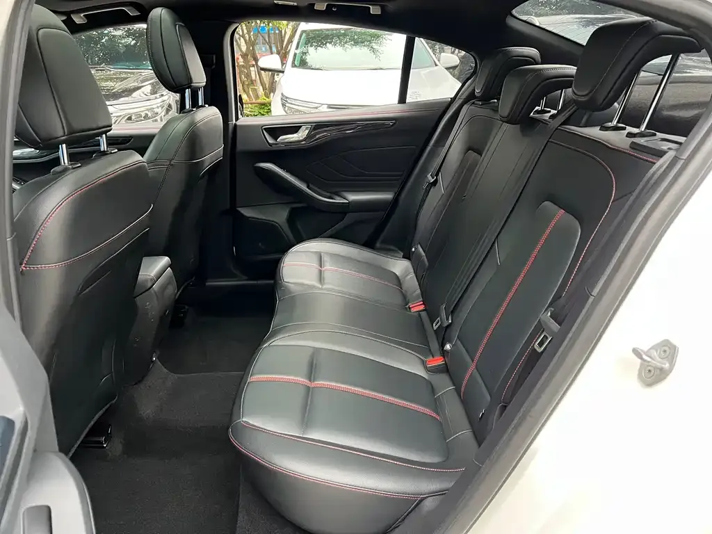 Ford Focus 2023 из CN, фото 5