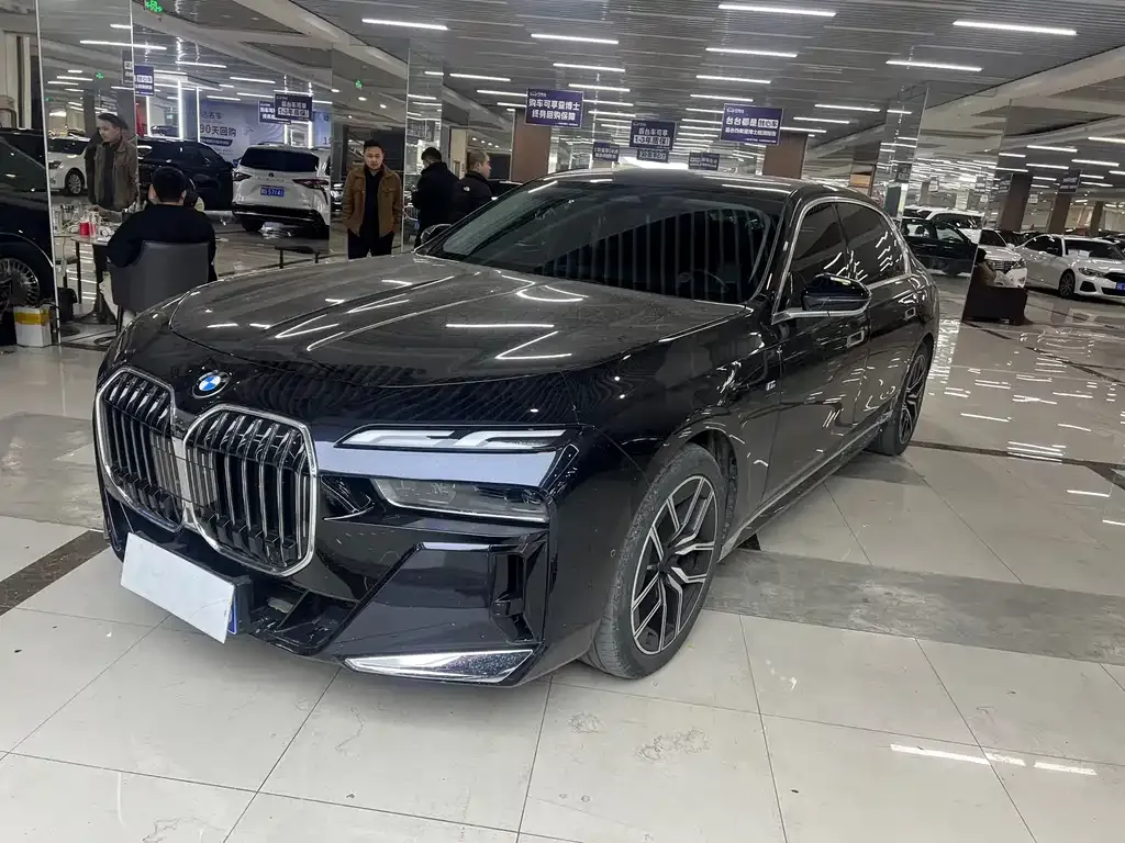 BMW 7 Series — фото 1