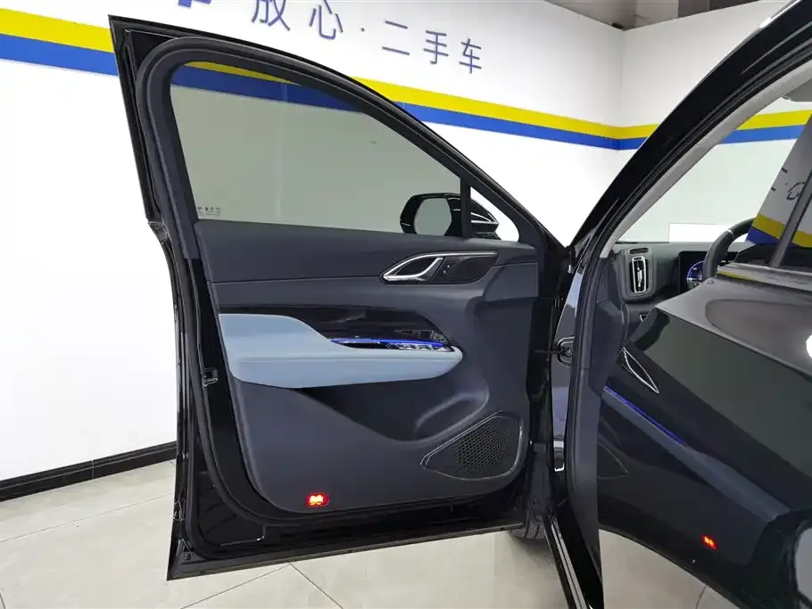 Hongqi HS3 PHEV 2024 из CN, фото 2