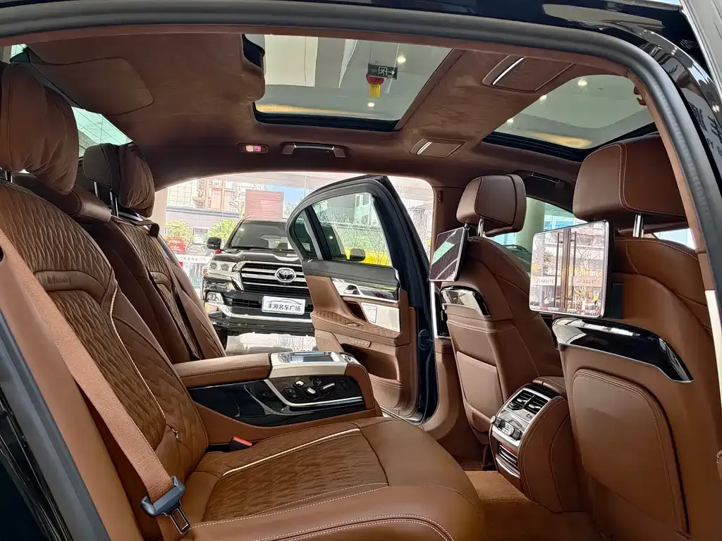 BMW 7 Series 2021 из CN, фото 10