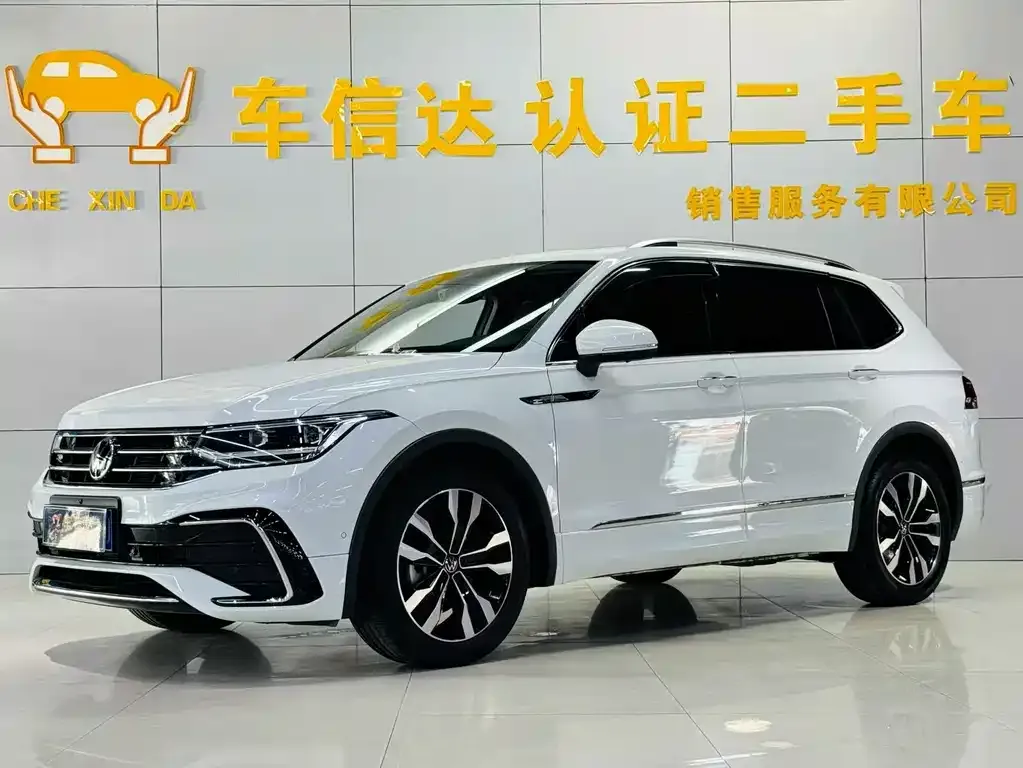 Volkswagen Tiguan L — фото 1