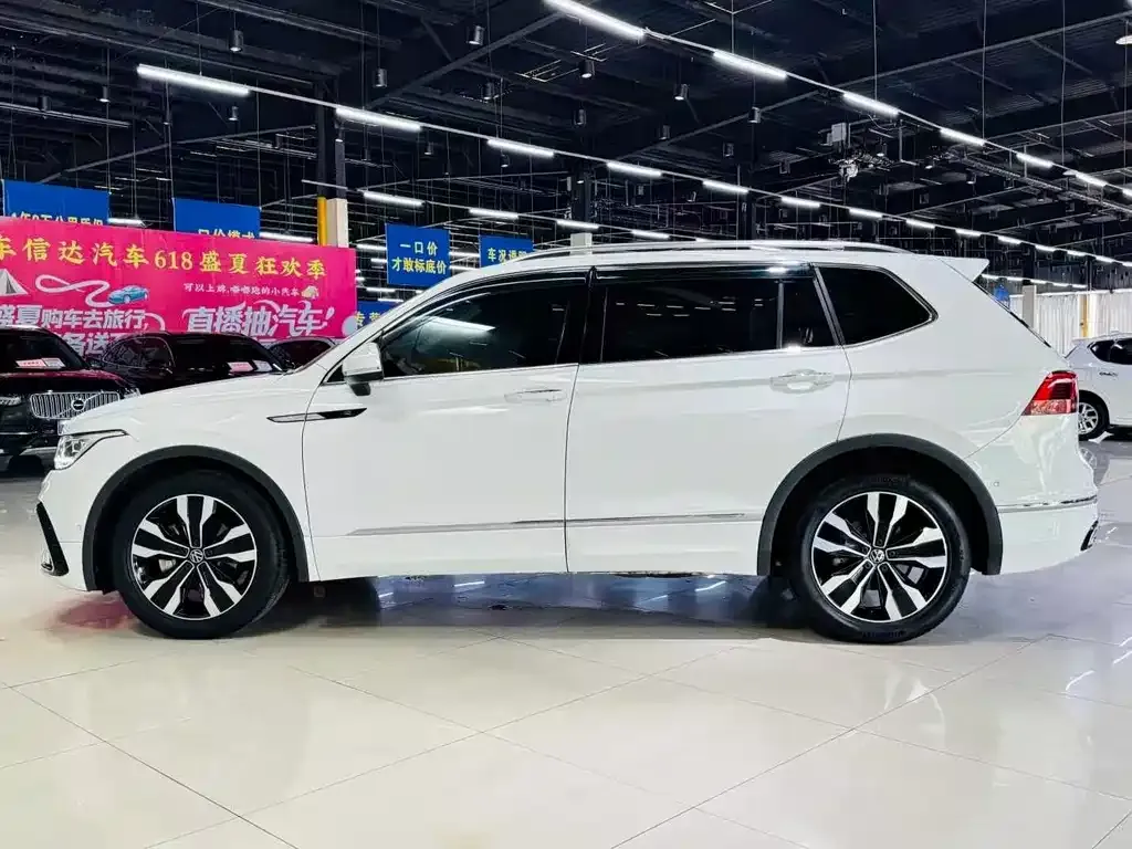 Volkswagen Tiguan L — фото 6