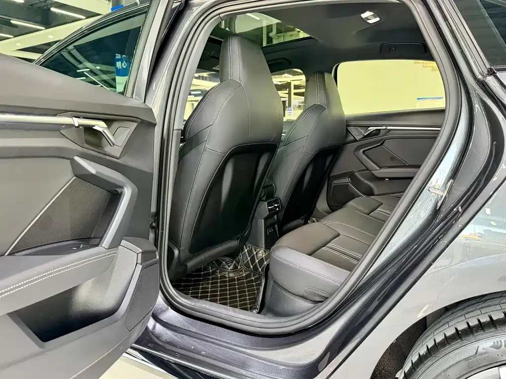 Audi A3 2023 из CN, фото 10