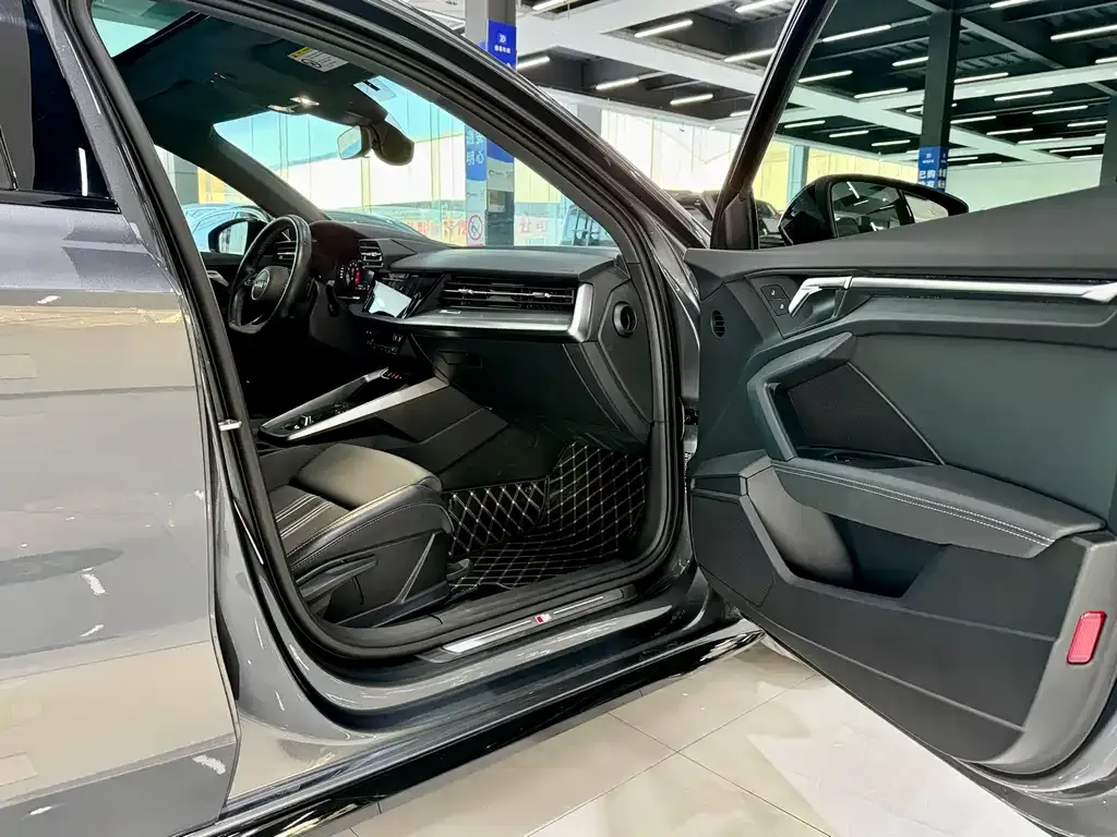 Audi A3 2023 из CN, фото 8