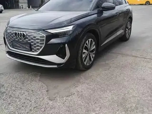 Audi Q4 e-tron — фото 2