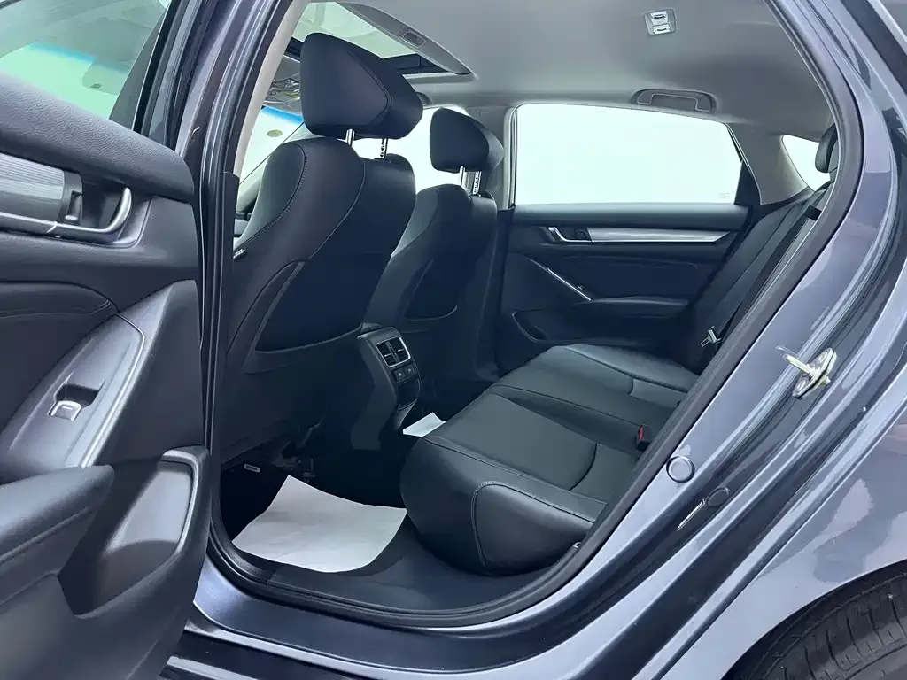 Honda Accord — фото 9