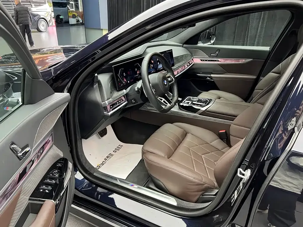 BMW 7 Series 2024 из CN, фото 4