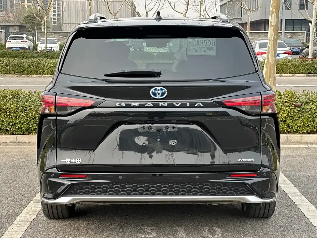 Toyota Granvia 2023 из CN, фото 7
