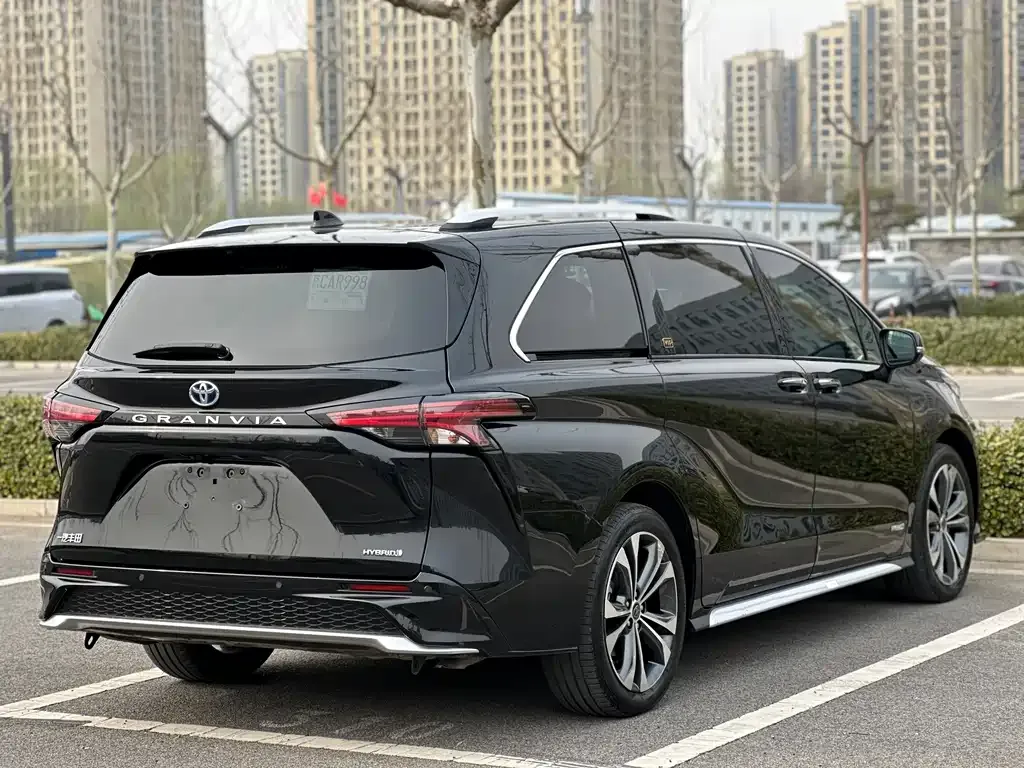 Toyota Granvia 2023 из CN, фото 3