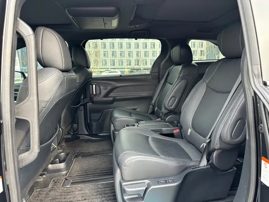 Toyota Granvia 2023 из CN, фото 2