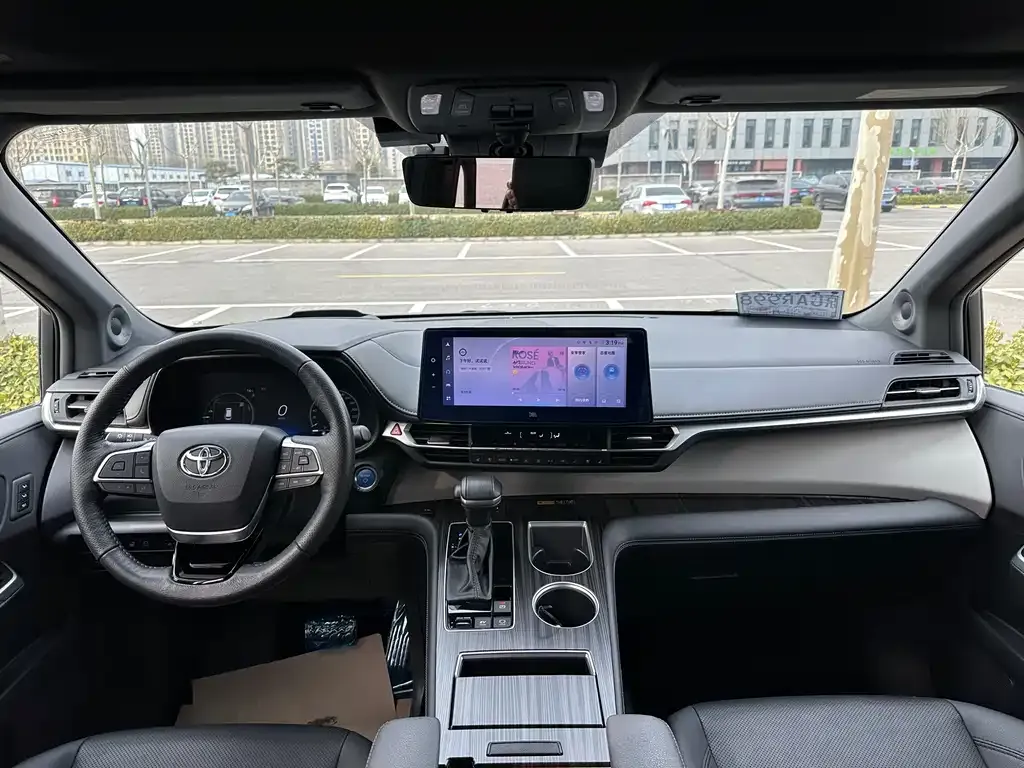 Toyota Granvia 2023 из CN, фото 9