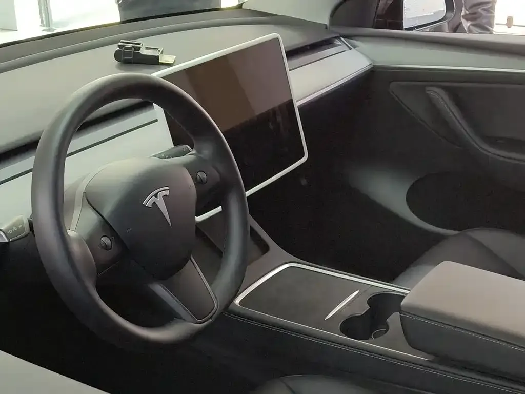 Tesla Model Y — фото 4