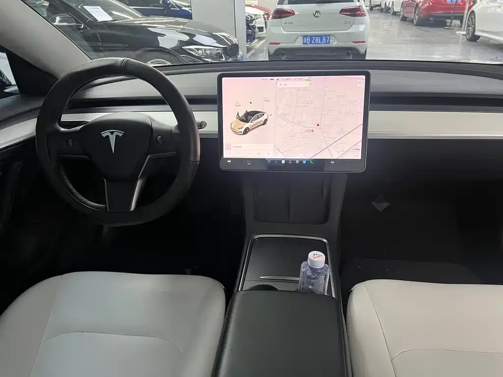 Tesla Model 3 — фото 4