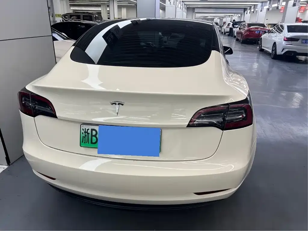 Tesla Model 3 — фото 5