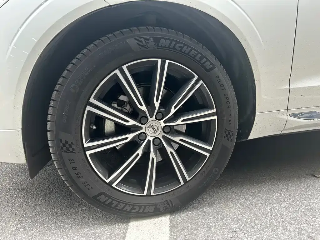 Volvo XC60 — фото 2