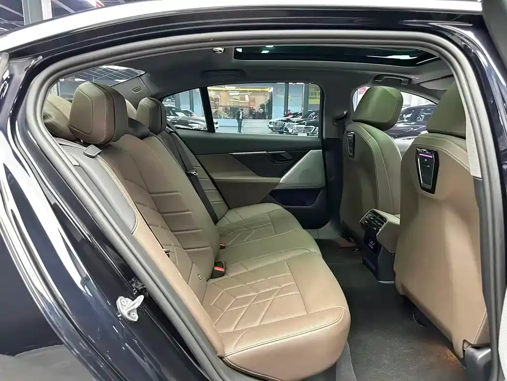 BMW i5 2024 из CN, фото 6