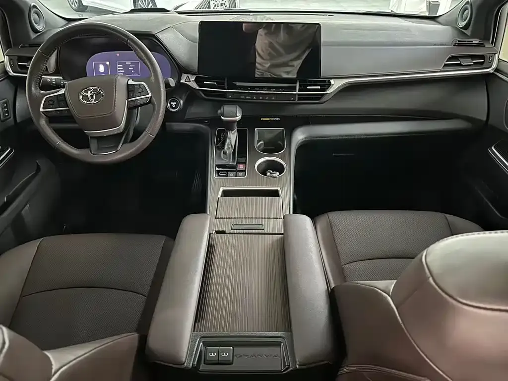 Toyota Granvia 2025 из CN, фото 3