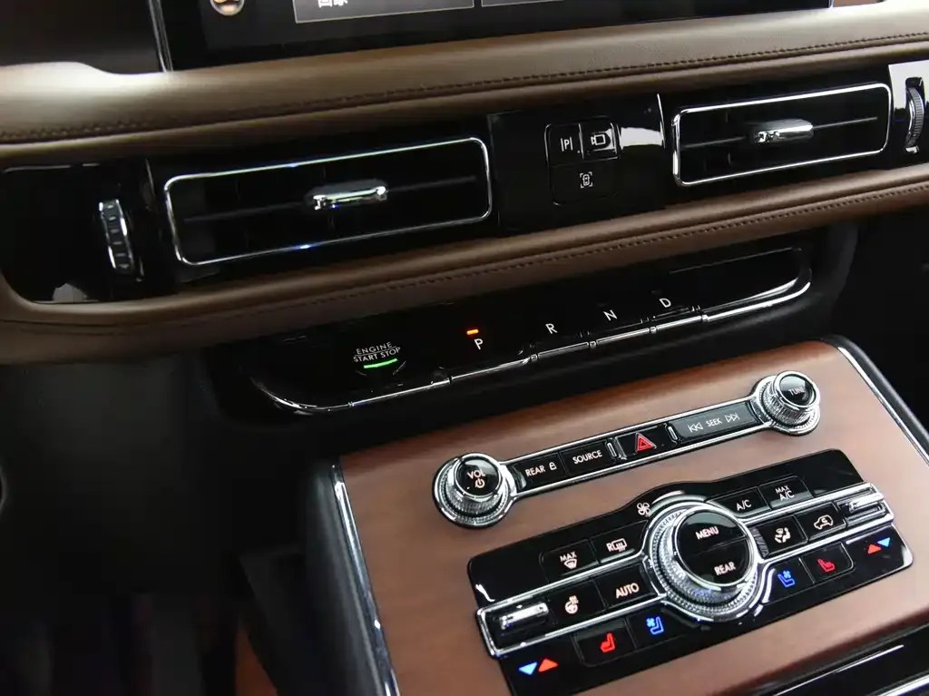 Lincoln Aviator — фото 10