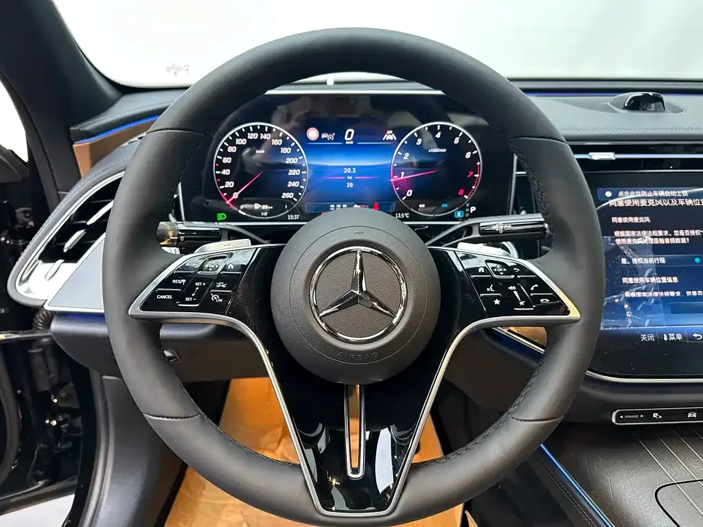 Mercedes-Benz E-Class — фото 7