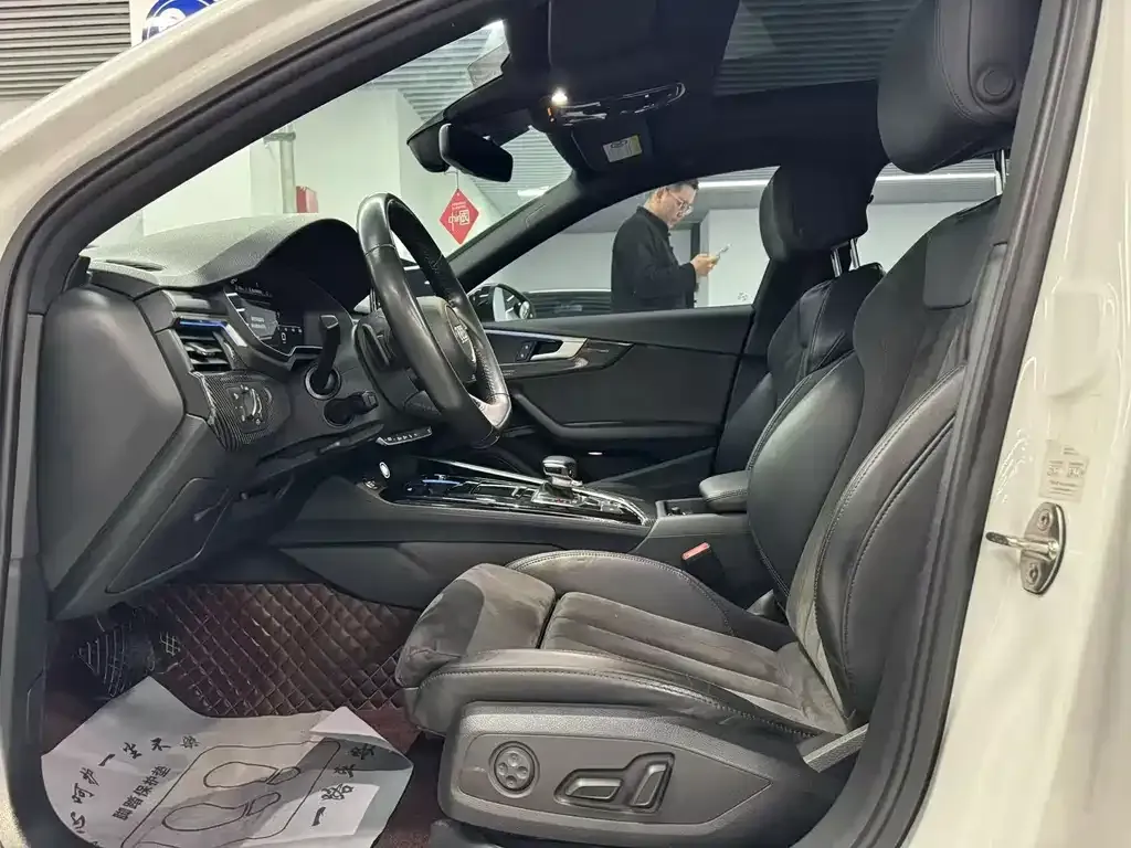 Audi A4L 2021 из CN, фото 6