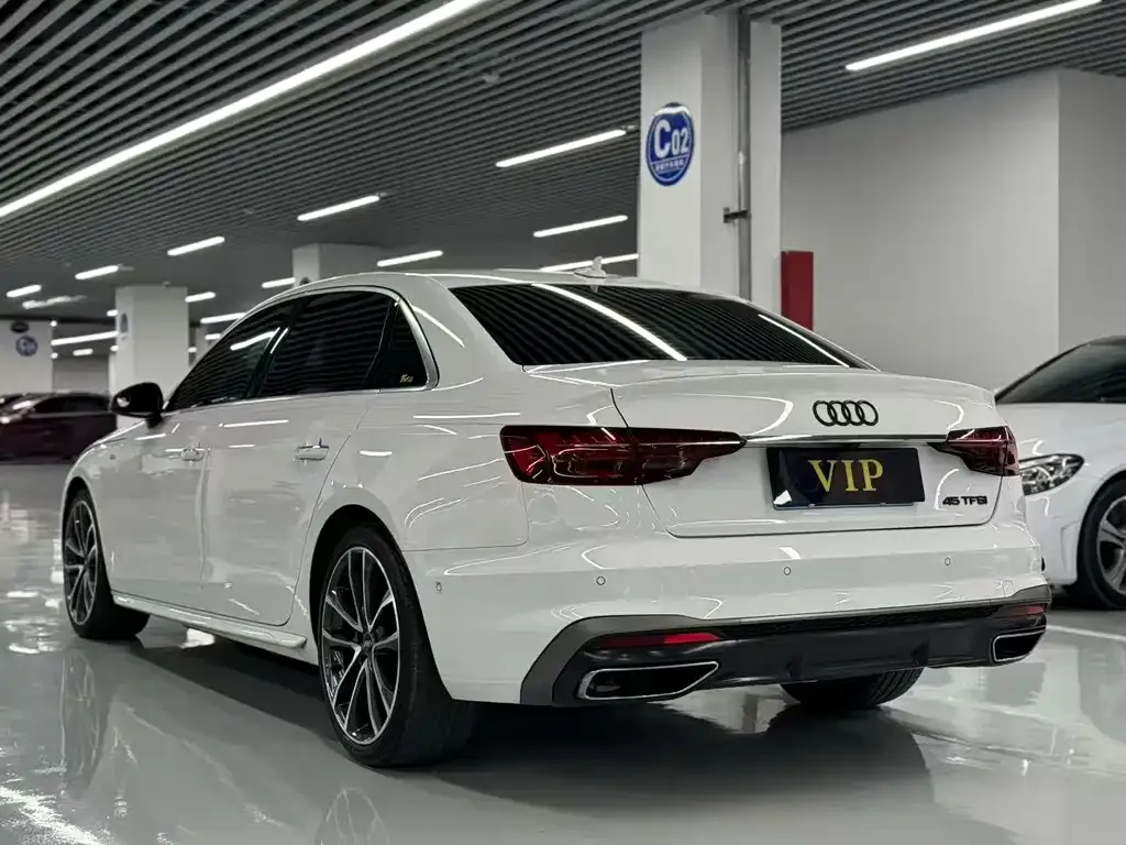 Audi A4L 2021 из CN, фото 5