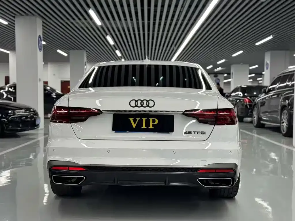 Audi A4L 2021 из CN, фото 4