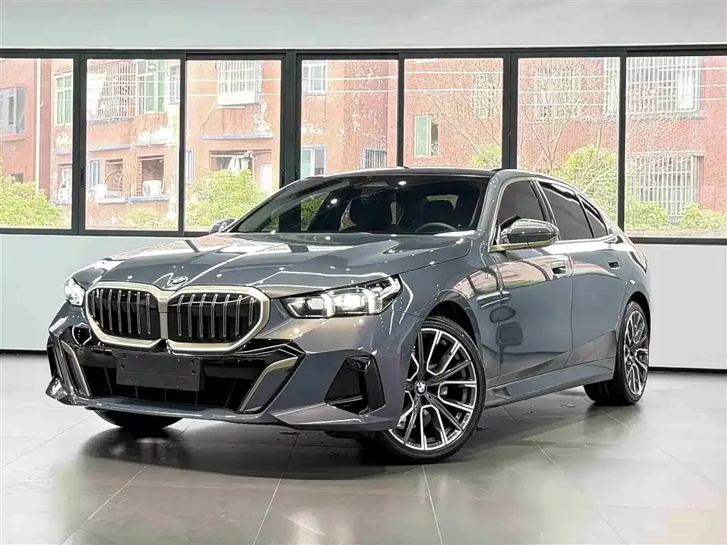 BMW 5 Series 2024 из CN, фото 1