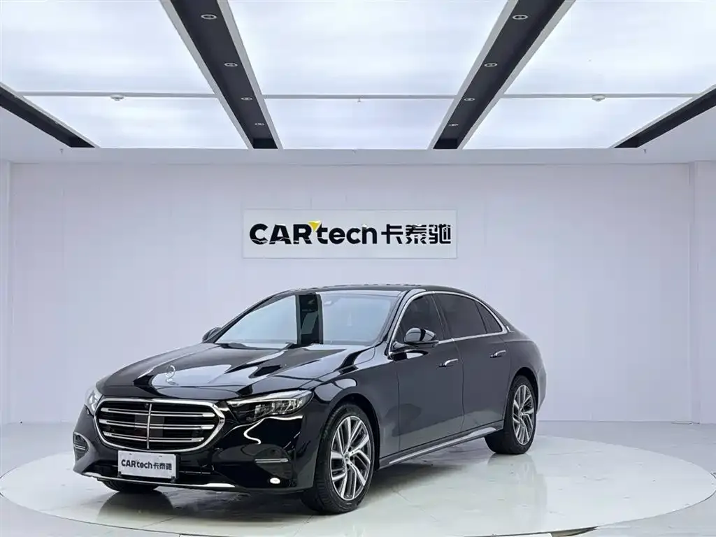 Mercedes-Benz E-Class — фото 1