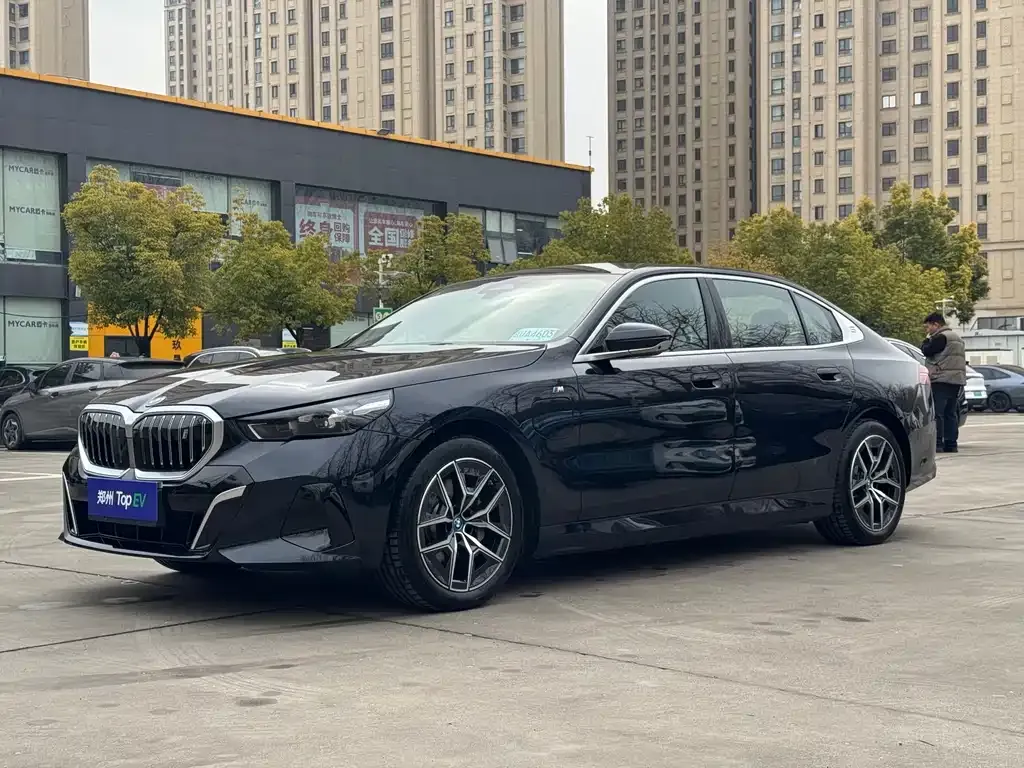 BMW i5 — фото 1