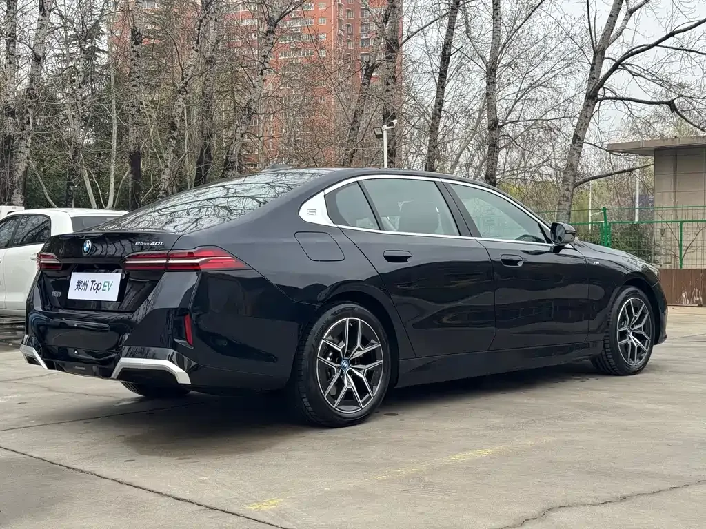 BMW i5 — фото 10